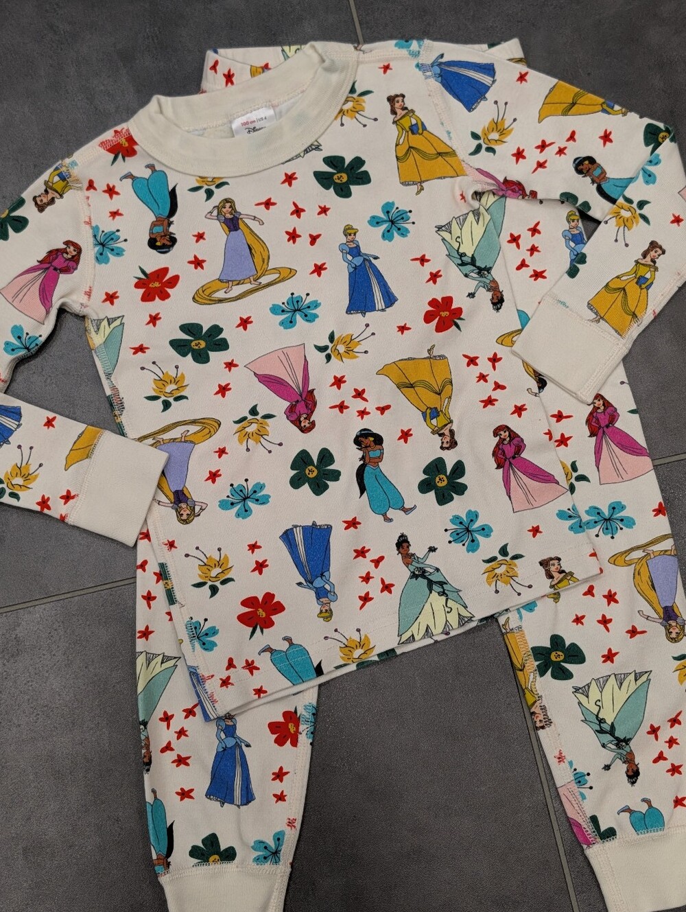 Hanna Andersson Disney Princess girls 4 Pajamas, Like New